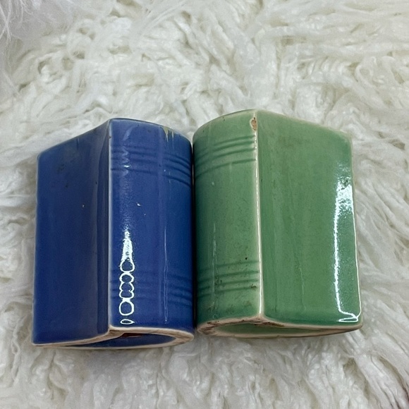 Vintage Pottery Salt & Pepper Shakers - Picture 4 of 6